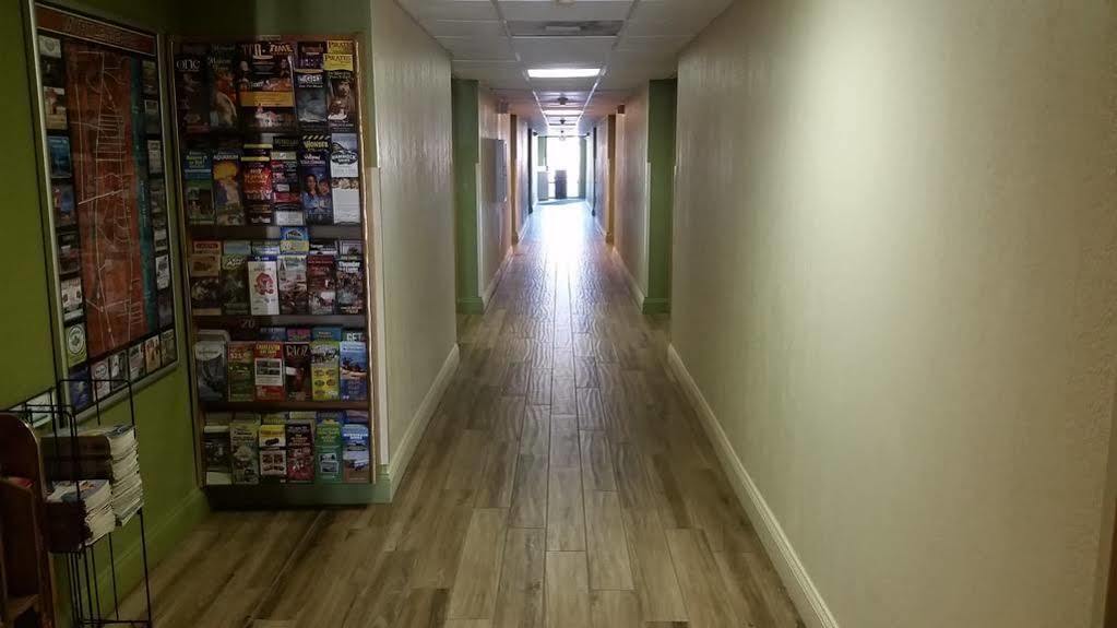Super 8 By Wyndham Myrtle Beach/Market Common Area Exterior photo